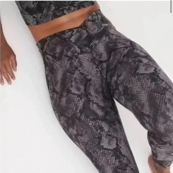 Aerie OFFLINE high rise crossover 7/8 leggings sz XXS - Picture 2 of 7